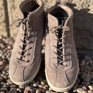 ECCO Women's Grey Nubuck Leather Ankle Boots Size 7.5 US or 38 EU